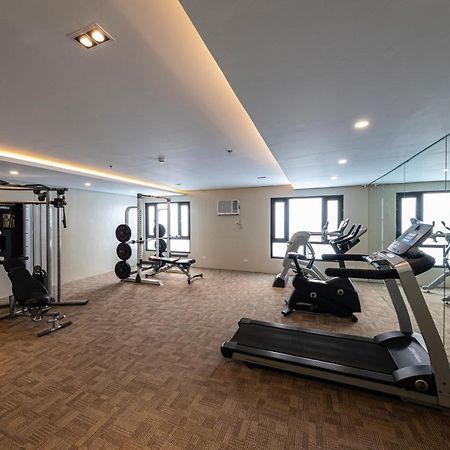 Cebu Family Suites Powered By Cocotel Екстериор снимка