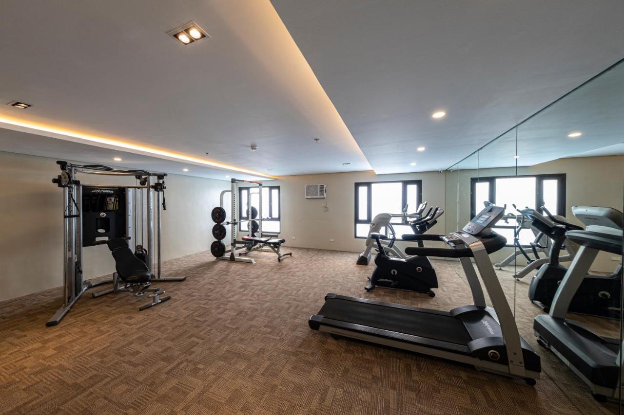 Cebu Family Suites Powered By Cocotel Екстериор снимка