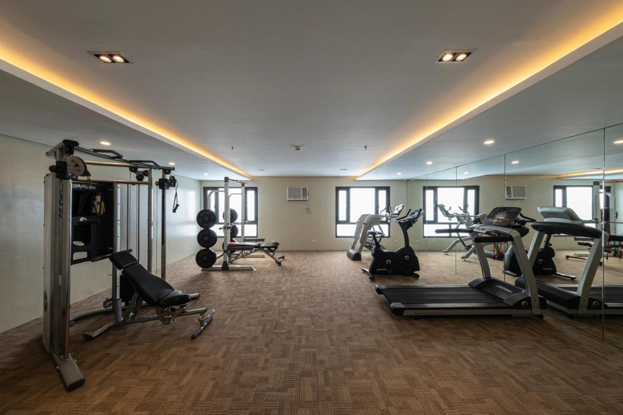 Cebu Family Suites Powered By Cocotel Екстериор снимка